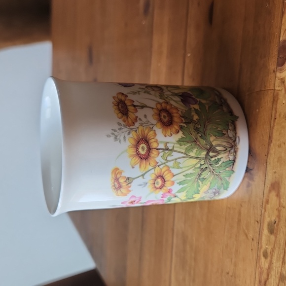 English Fine Bone China Flower Pattern Mug 10oz by Classic Collection Like New! - Picture 3 of 4